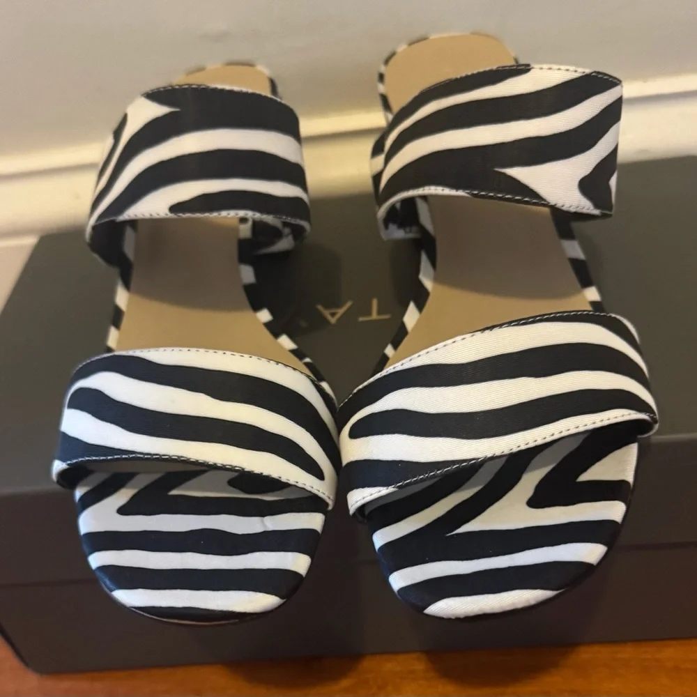 Ann Taylor Black and white sandals - Picture 1 of 3